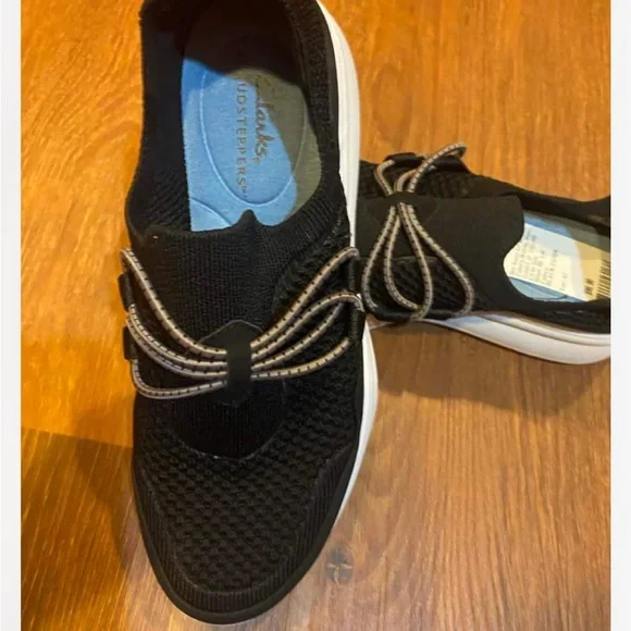 NWT Clarks Slip-on Lace Strap Shoes Size 6 - Picture 4 of 4